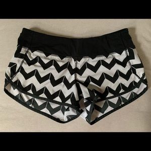 Lululemon speed short size 6- 2.5 inseam